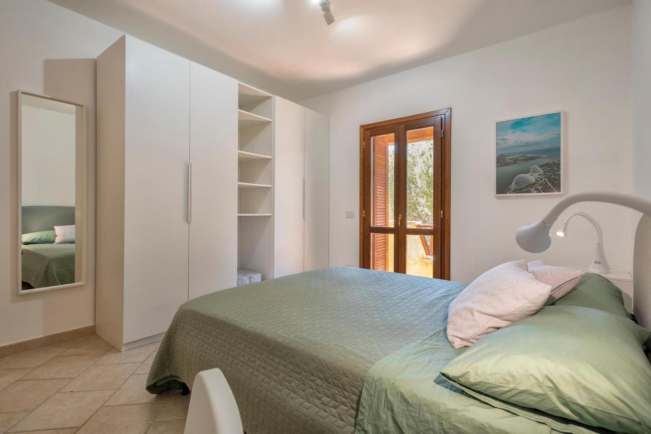 House Of Lens Apartment Golfo Aranci Exterior photo